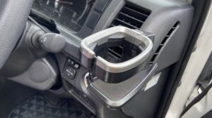 【快適化】HIACE専用ドリンクホルダー、まるで純正品？